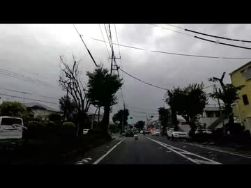 右折待ちの自転車