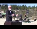 ホモと見る銃で演奏するおじさん