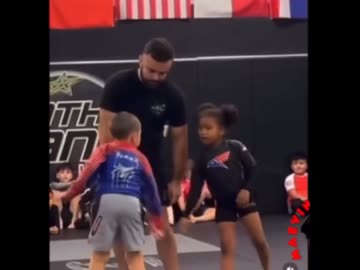 ホモと見る女相手にイキって敗北するレスリングのガキ