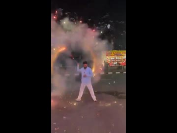 ホモと見る無双シリーズの必殺技みたいな花火