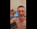 ホモと見る紙の代わりにフライドチキンで巻いてキメる陽キャ