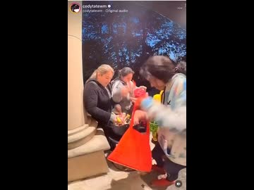 ホモと見るお菓子を全部持っていくおばさん集団