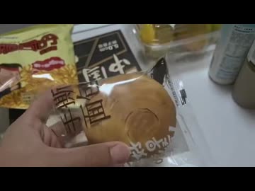 ホモと見る虫混入パン