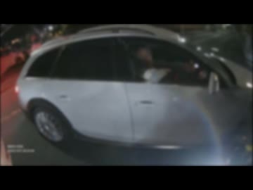 ホモと見るボケ老人のアウディに突っ込まれるウーバー配達員