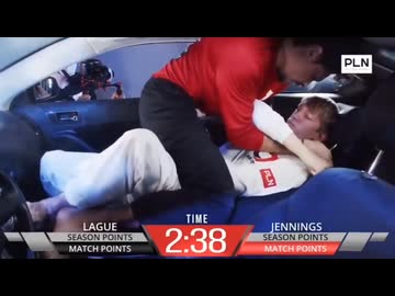 ホモと見る車の中で戦う格闘技