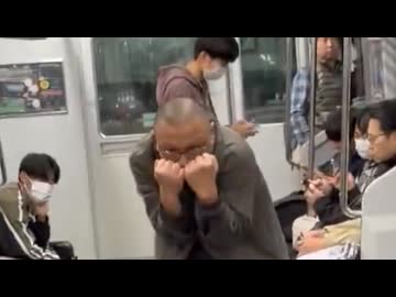 ホモと見る人を56したあと普通に電車に乗っていた犯罪者