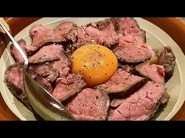 【1杯300円で作れる】ローストビーフ丼が簡単な、妻のしもべ