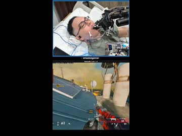 ホモと見る口でコントローラーを操作する首から下が麻痺したゲーマー