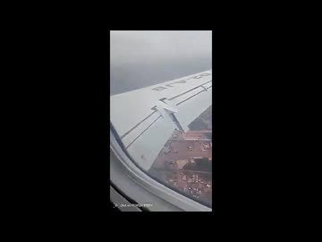 コンゴ政府のチャーター機が着陸に失敗、滑走路を逸脱（機内視点）