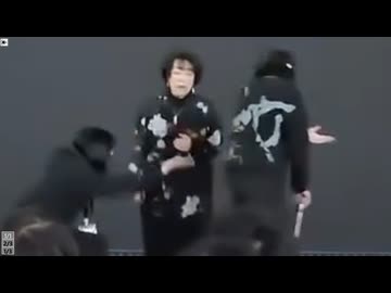 ホモと見る中国のイベントで歌ってる途中に強制退場させられる日本人歌手