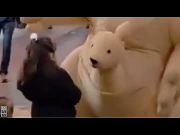 ホモと見る自慢のイチモツを幼女に見せつけるカンガルー