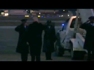 謎の空軍女性士官
