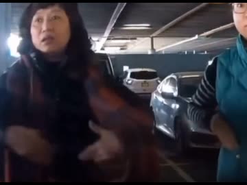ホモと見る駐車場で場所取りする女