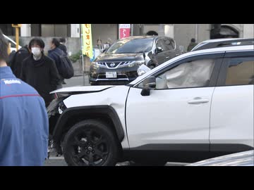 「明治通り」で車４台が絡む事故　女性2人けが　2時間通行止めも　福岡・早良区