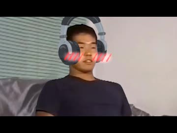 ASMRを聞いてないと作業できない野獣