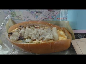 ファミマの鶏皮たまごコッペ