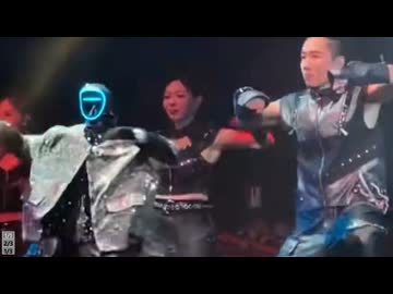 ホモと見る人型ロボットを使ったミュージシャンのライブ