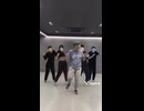 式下中学校卒業生と踊るGary