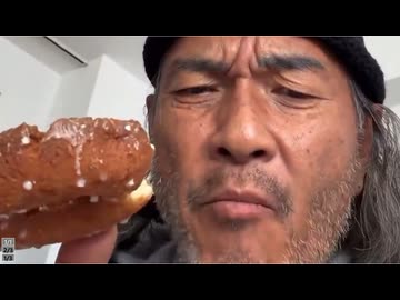 ホモと見るドーナツ屋で大暴れしてしまう65歳のお爺ちゃん