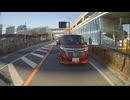 俺はいつもすぐに気づく！ちょくちょく信号を見ているだろうが！なんで青信号になってから1秒も経過してねーのに早々にクラクションを鳴らすんだこのゴミ野郎は！どれだけ短気なんだ！リア