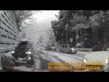 ホモと見る大雪で地獄と化した日本の道路