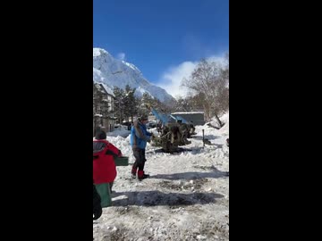 ホモと見る雪崩を起こすために発射する大砲