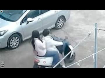 ホモと見るうっかりやらかしてしまうバイク女子２人