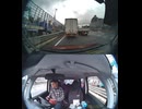 国道489号【国道489号線】自動車トラック歩行者オートバイ外国人バイク高齢者運転手バス高齢者ドライバー対向車線はみ出し脇見運転正面衝突死亡事故スマホ見ながら運転警察逮捕パトカー救急車轢き逃げ犯人逃走