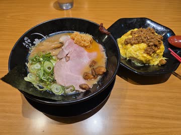 愛知県豊橋市の美味しい黒豚骨ラーメンとふわ玉肉味噌炒飯が食べられるお店【ゆかりさんの日常】