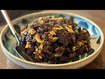 【黒焦げ大失敗？】黒チャーハンを作る、妻のしもべ