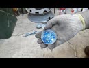 振ると音がするスプレー缶にはビー玉が入っている