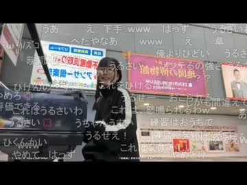 ストリートピアノでピアノの腕前を披露するニコ生主のうちゃん