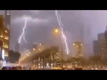ホモと見る神のイカヅチが降り注ぐドバイ