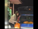 ホモと見るビニール袋いっぱいにガソリンを買い占める女