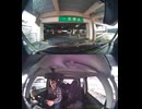 5階駐車場かRF（屋上駐車場）に行けば楽に駐車できるのに、あえて混雑して事故の起きる可能性の高い4階駐車場にどうしても行きたい自動車