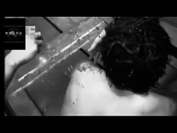 ナチス軍が塹壕で泥に塗れる様子