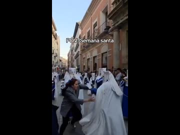 絶対に道を譲らない女vs音楽隊