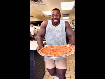 ホモと見るおいしそうにピザを食う黒人