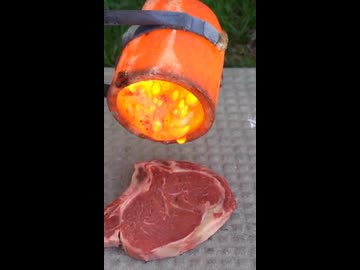 ホモと見る溶岩で焼いたステーキ