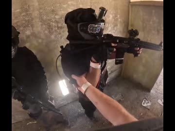 ホモと見るナイフ1本で相手を全滅させるサバゲーマー