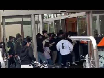 ホモと見るトレカ転売屋ーに大量突撃されるイオン