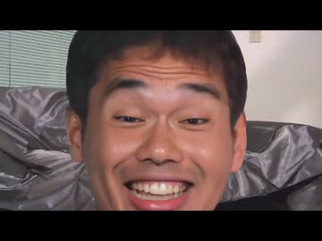 至近距離で変顔しながらインタビューに答えるウザい先輩