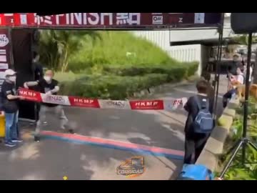 ホモと見る仕事が出来ないゴールテープ女