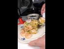 エビキューブチャーハンを食べる
