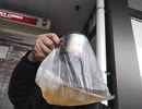 休息　アイスコーヒーにしようとしたが　ん～～～　しかしねもうすぐ段階的に車は鉄箱