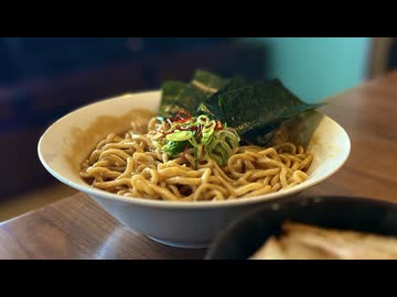 【やっと九州上陸】濃厚無双ラーメン海苔トッピングを食べる、妻のしもべ
