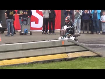 ジェットエンジン付きシニアカー