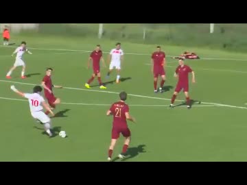 ホモと見る寝ているだけでシュートを決めてしまう負傷したサッカー選手