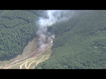 「スギの木が燃えている」福岡県久留米市で山林火災　消防車8台とヘリコプターが出動