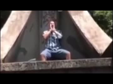 【迷惑移民】イスラム教徒が、神社に侵入し迷惑行為　慰霊碑に上って叫びまくる【宮崎国際大学・健二 ・サイエット】